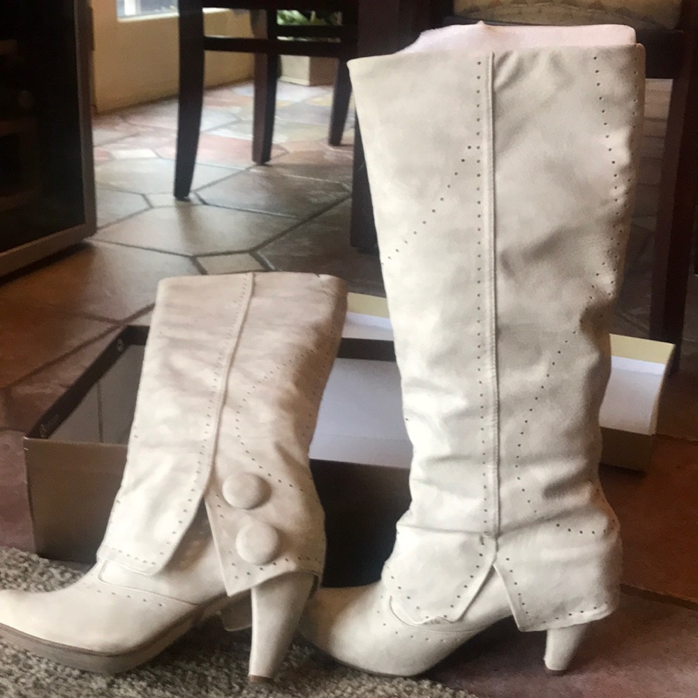 Too small. Worn a few times.